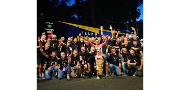 Giro d'Italia 2023 - målstregen med herlighed